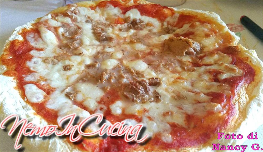 Pizza con Mozzarella e Tonno.jpg