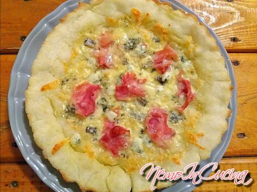 Pizza con prosciutto cotto e gorgonzola